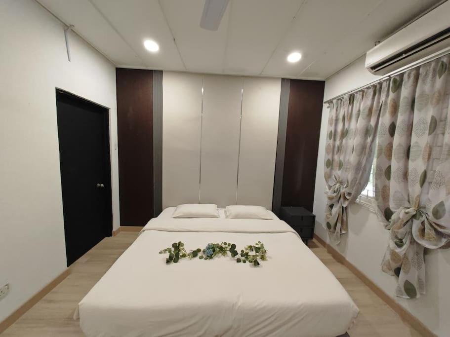 Vila Taman Duta Kl Deluxe By Ubook *